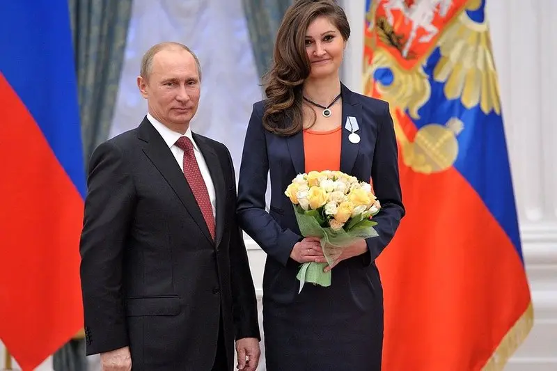 Anastasia Popova ve Vladimir Putin