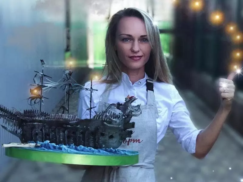 Cukrář Anastasia Efimová a jeho výrobní dort