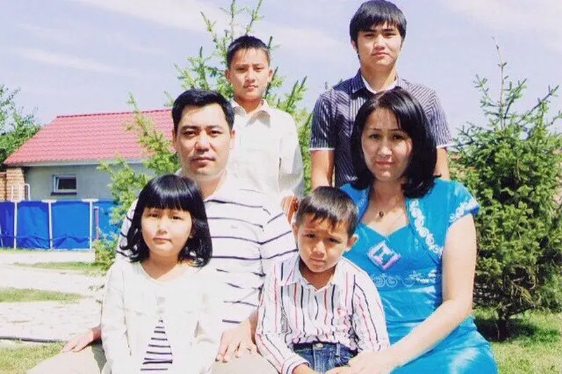 Sadyr Zaparov dengan keluarga