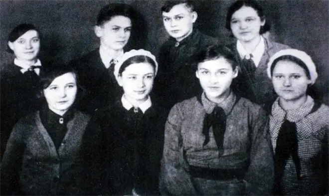 Nonna Mordykova w dzieciństwie