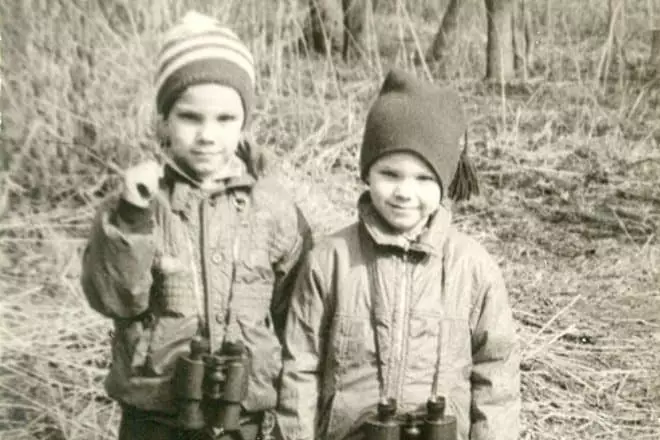 Андрей Чадов (вляво) с брат в детството