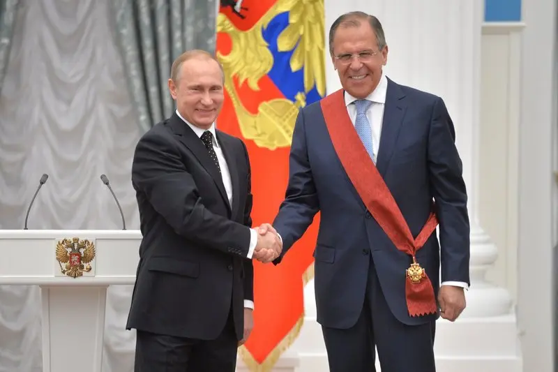 Sergejs Lavrovs un Vladimirs Putins