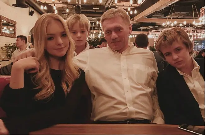 Dmitry Sands con fillos