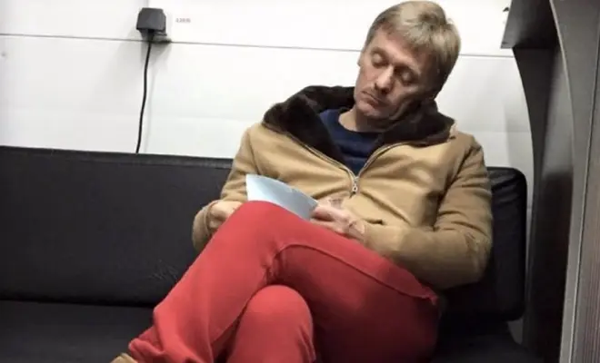 Pantaloni rossi Dmitry Peskov