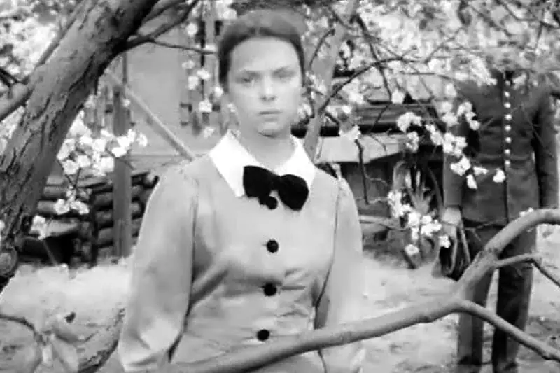 尼娜Akimova在電影中“母親的心”