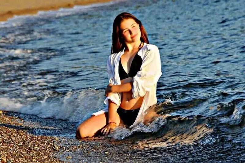 Anastasia Gualyakov mewn Swimsuit