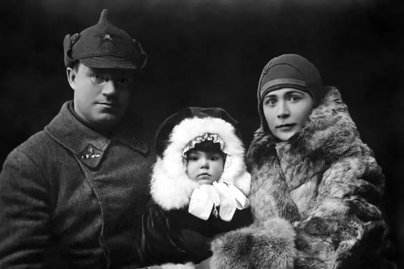 Sophia Vinogradova u djetinjstvu sa roditeljima