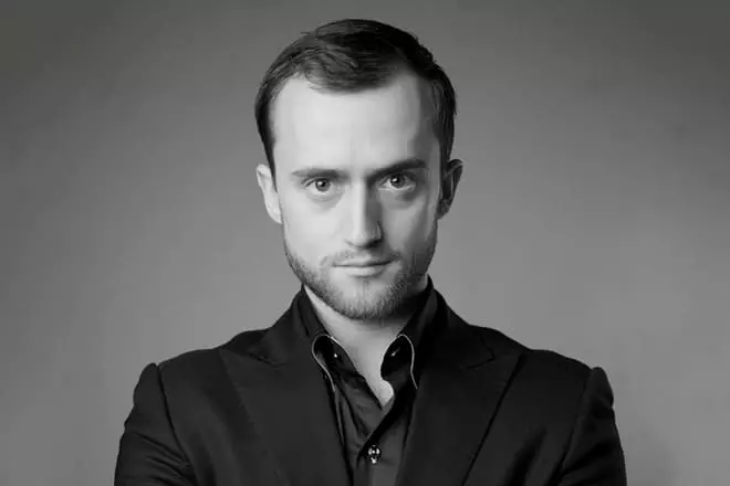 Aktor Sergey Godin.