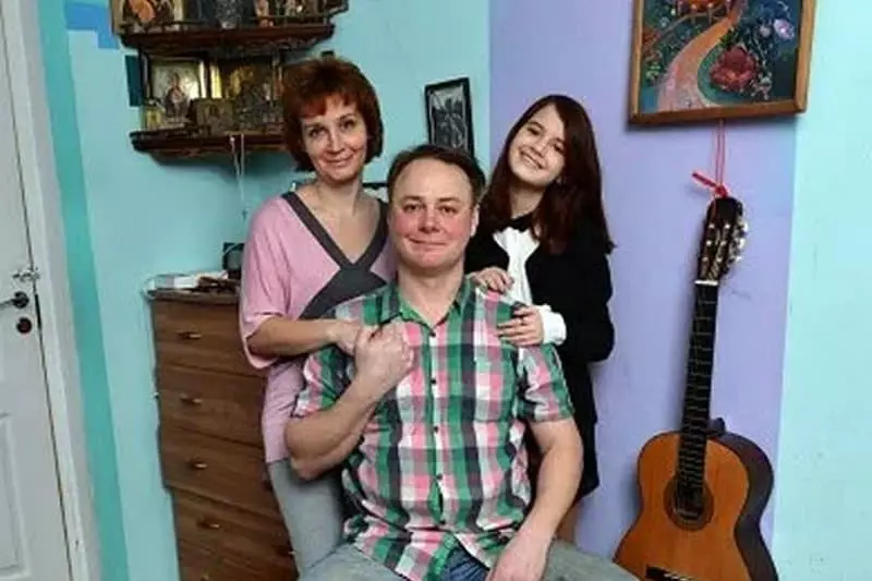 Igor Nikolaev with his wife and daughter