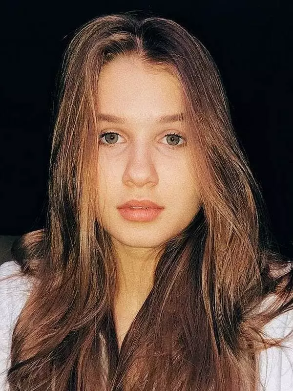 Elizabeth Zaporozhets - biyografi, lavi pèsonèl, foto, nouvèl, aktris, pwojè "CUKUKI", "Instagram" 2021