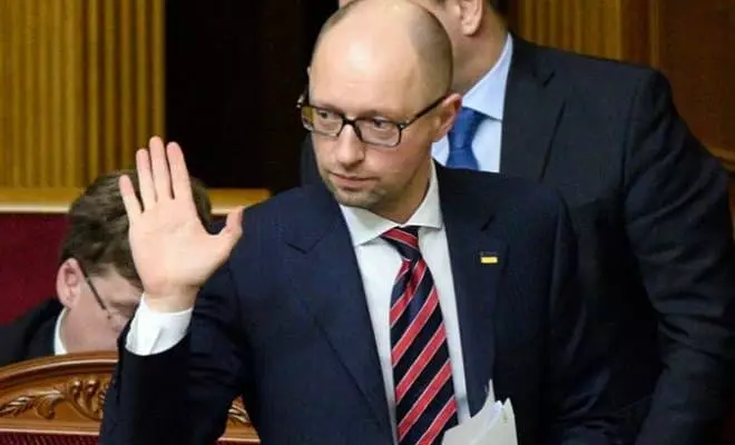 Arseny Yatsenyuk atstāja pirmizrādes amatu 2016. gadā