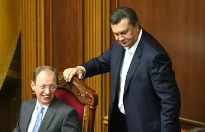 Arseny Yatsenyuk și Viktor Ianukovici
