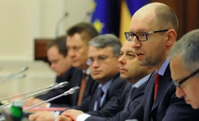 Arseny Yatsenyuk在部長內閣的會議上