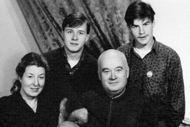 Evgeny Morgunov dengan keluarga