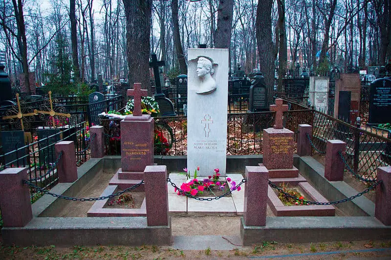 Grave de Mary Maksakova