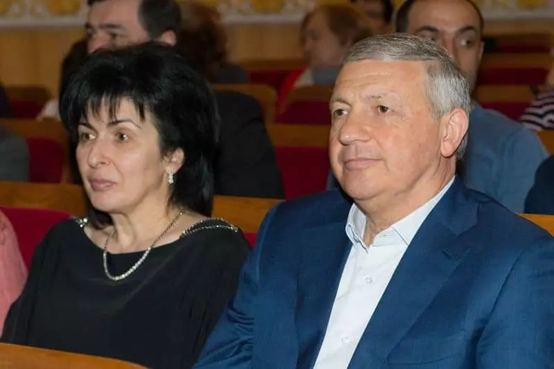Vyacheslav Bitarov med sin kone