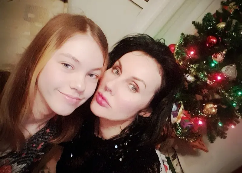 Marianan Romanova med sin dotter