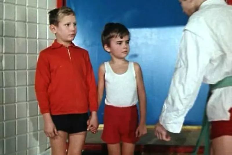 Valentin Ivanov作为一个孩子（来自电影“七个老人和一个女孩的框架”）