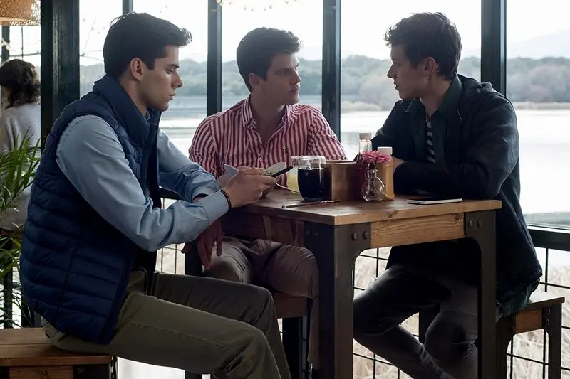 Aron Peter，Miguel Bernardo和Alvaro Rico在電視劇“精英”