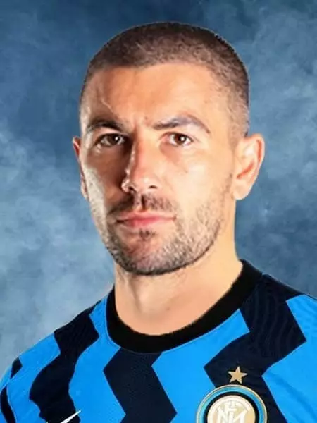 Alexander Kolarov - Foto, biografia, notícies, vida personal, futbolista 2021