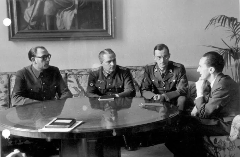 Andrei Vlasov Henry Himmlerin kokouksessa