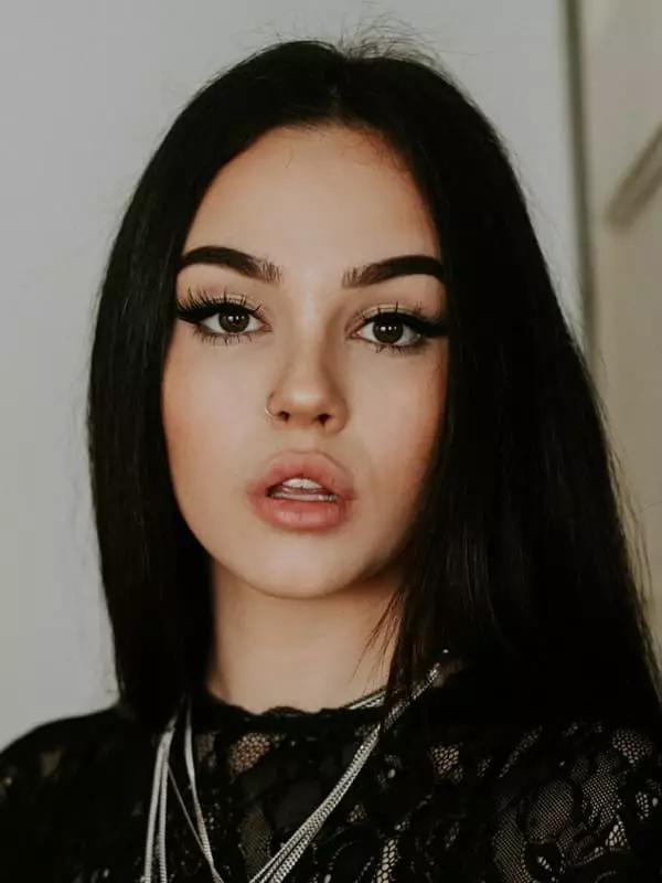 Maggie Lindemann - Fotoğraf, Biyografi, Kişisel Yaşam, Haberler, Şarkılar, Şarkıcı 2021