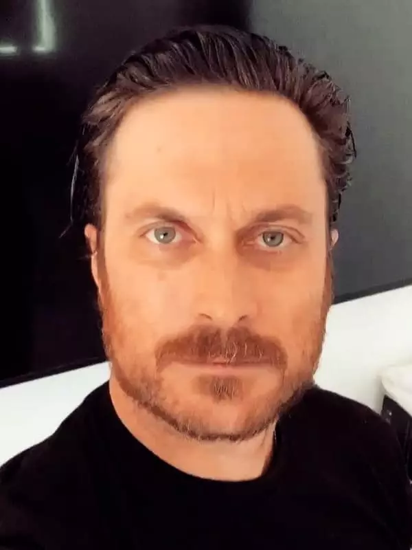 Oliver Hudson - Foto, Biografi, Personlig liv, Nyheter, Skuespiller 2021