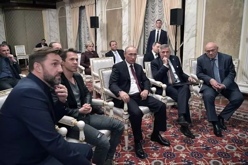 Pavel Derevko في اجتماع مع فلاديمير بوتين