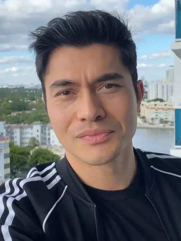 Henry Golding - Photo, Biyografi, lavi pèsonèl, Nouvèl, Films 2021