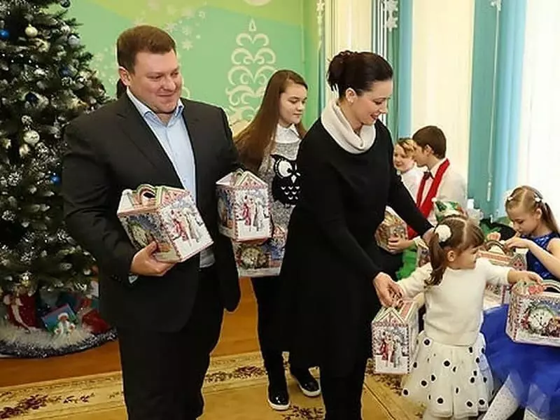 Дмитро Лукашенко з дружиною і дітьми