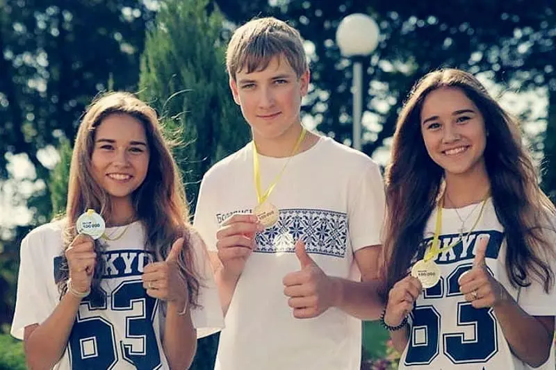 Nikolay Loekashenko met meisjes