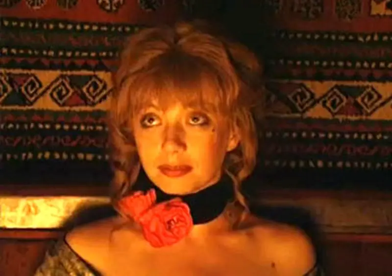 Olga TolstetsKaya在電影中“炸彈”