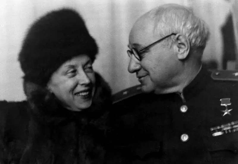 Andrei Tupolev iyo xaaskiisa Julia