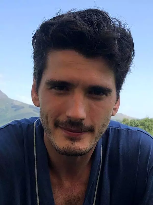 Jon Gonzalez - Foto, Biografio, Persona Vivo, Novaĵoj, Filmoj 2021