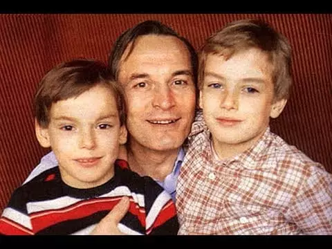 Vasily Lanovova mit Söhnen