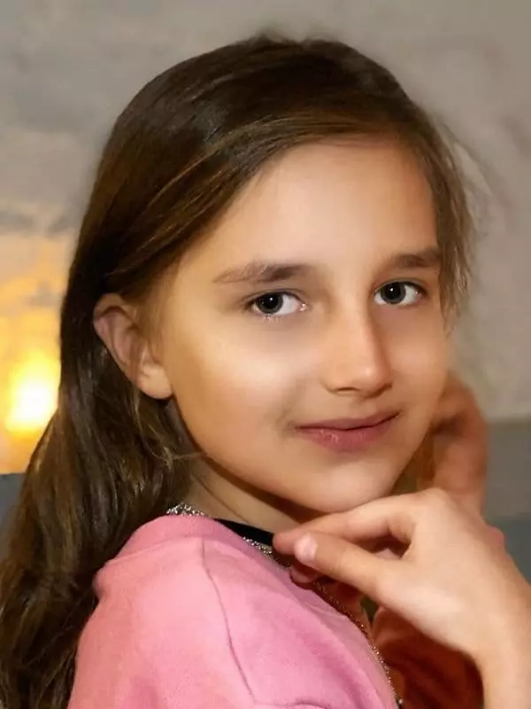 Claudia Zemtsova - Foto, Biografía, Vida persoal, Novas, Filla Christina Orbakayte 2021