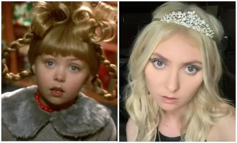 Skuespillerinde Taylor Momsen under filmen i filmen og nu