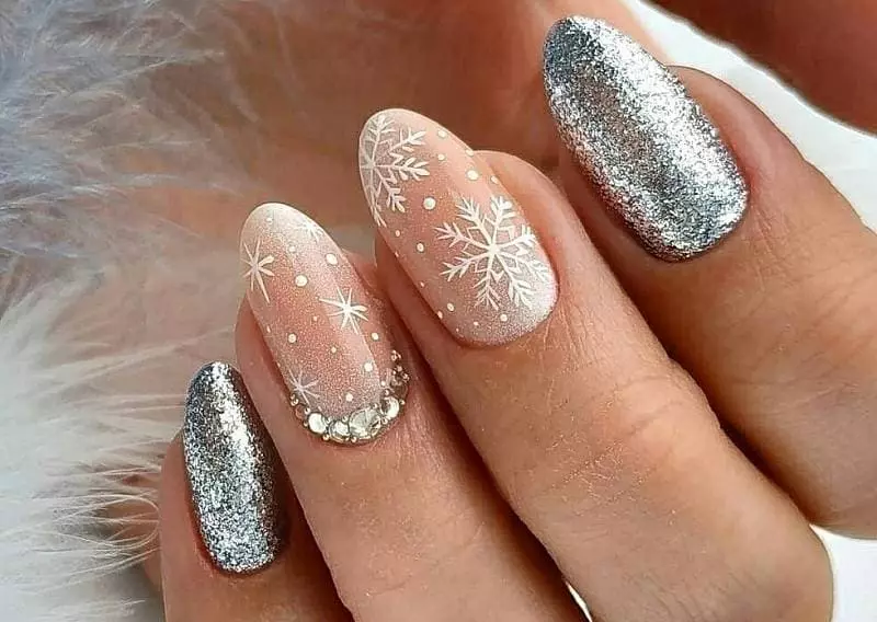 Manicure សម្រាប់ឆ្នាំថ្មីឆ្នាំថ្មីឆ្នាំ 2021: រូបថតគំនិតចំបងពណ៌មានពណ៌វែងវែងខ្លីដែលពាក់ព័ន្ធ