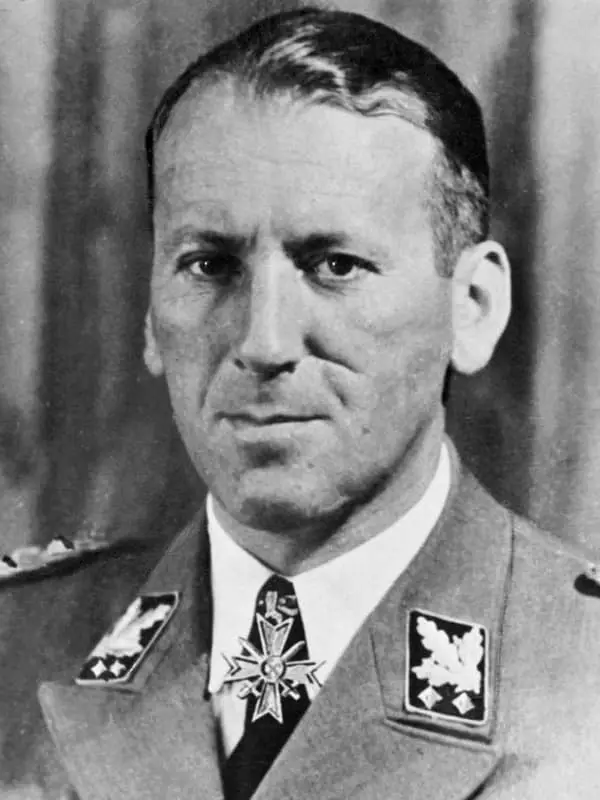 Ernst Kallenbrunner - litrato, biograpiya, personal nga kinabuhi, hinungdan sa pagkamatay, General Militar Ss