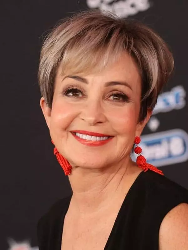 Annie Potts - ata, Biogragragrahio, Ola o le Tagata Lava, Tala Fou, Tala Fou 2021