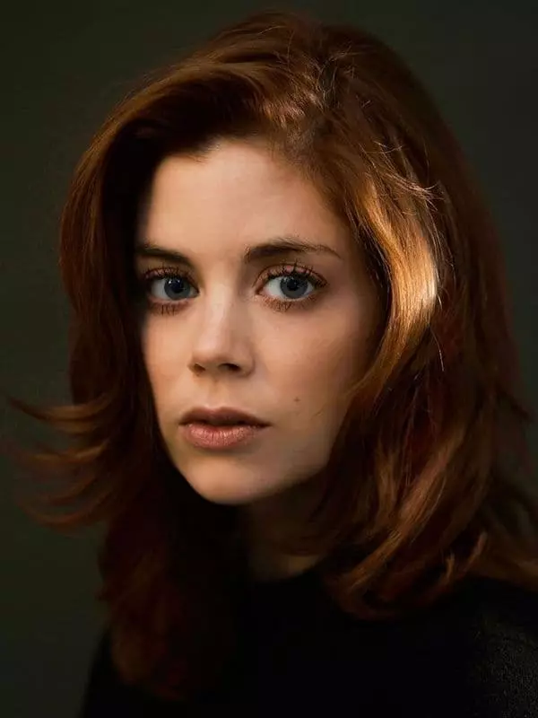 Charlotte Hope - Photo, Biografio, Persona Vivo, Novaĵoj, Filmoj 2021