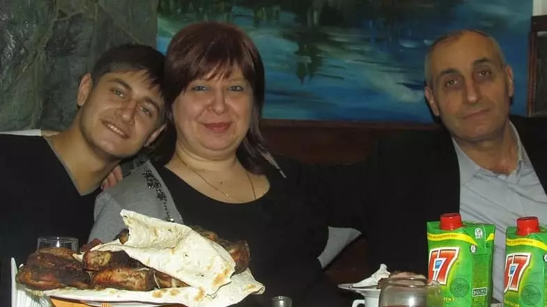 David Manukyan mit Eltern