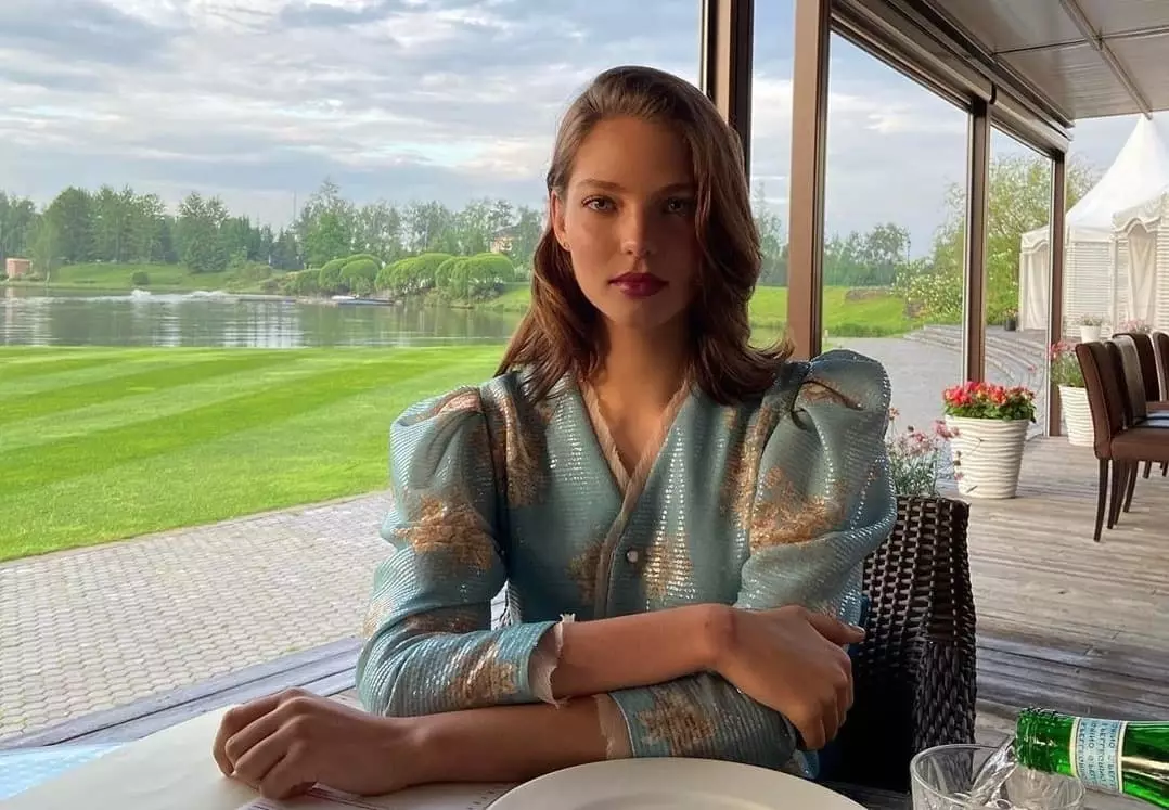 Wardrobe Alaves Kafelnikova: 2020, Instagram, merek, biaya