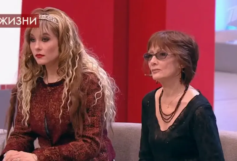 Kira Evdokimova ve Anne Olga Zarubina (Show'dan bir çerçeve "söylemelerine izin ver")