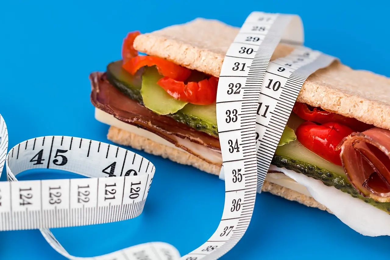 วิธีการเริ่มลดน้ำหนัก: เคล็ดลับที่มีประสิทธิภาพเกี่ยวกับวิธีการเรียกใช้กระบวนการลดน้ำหนัก