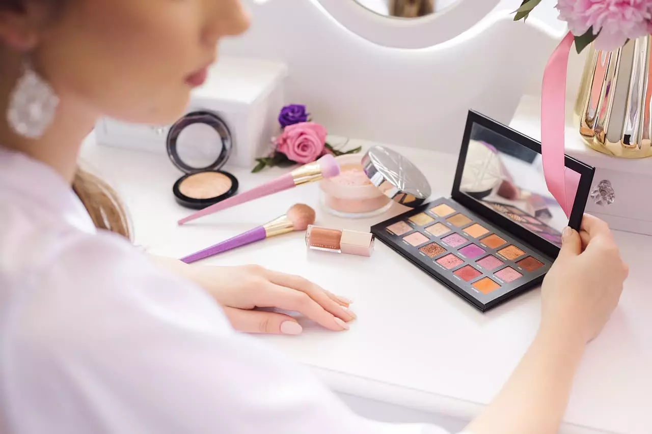 Comment choisir des cosmétiques: pour le visage, la marque, l'âge, le coréen, le cosmétologue