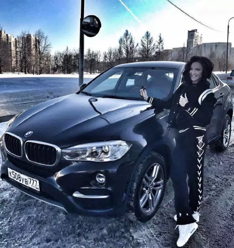 Olga Buzova thiab nws BMW