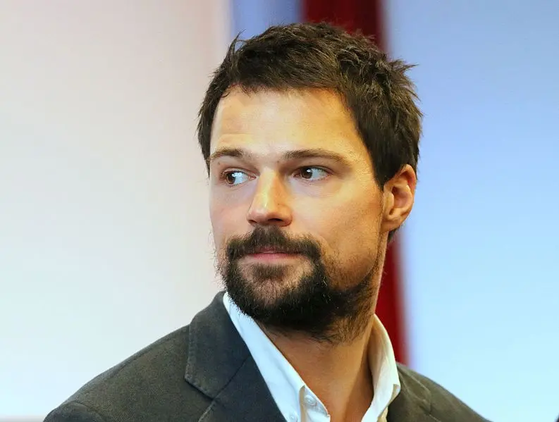 Danila Kozlovsky：映画、妻、パーソナルライフ、Olga Zueva