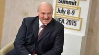 Lukashenko - Llywydd Lithwania: "Byddaf yn delio â'ch firws!"