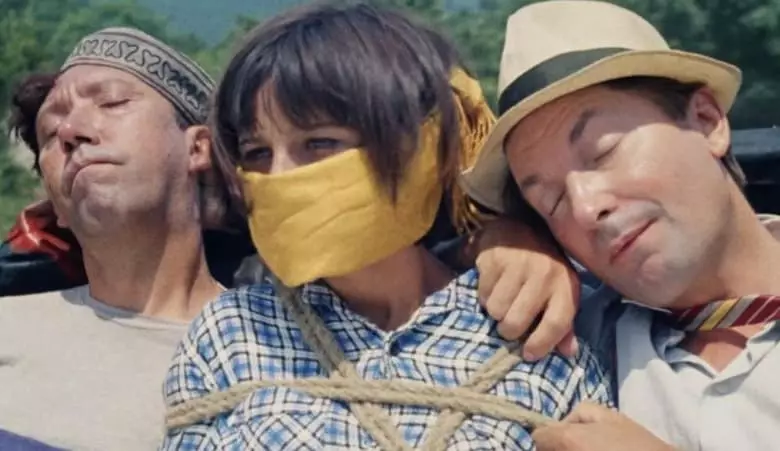 Σοβιετικές ταινίες που δεν τους αρέσουν οι νέοι - 8 φόντο